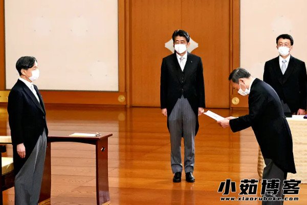 日本人见天皇要下跪吗