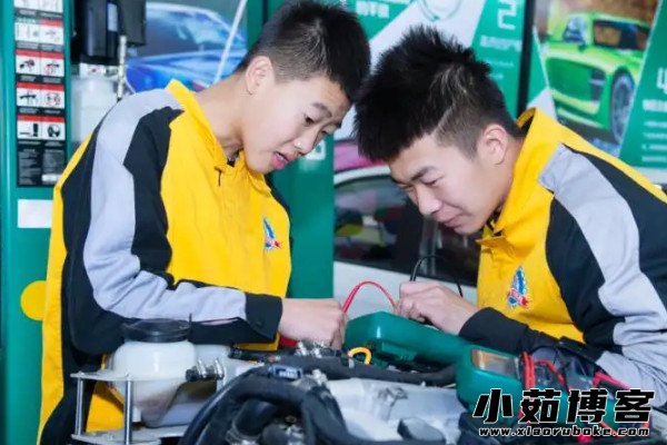 汽修技校学费多少钱，学费从5000到10000元不等(选报专业费用不同)-第2张图片-阔酒网