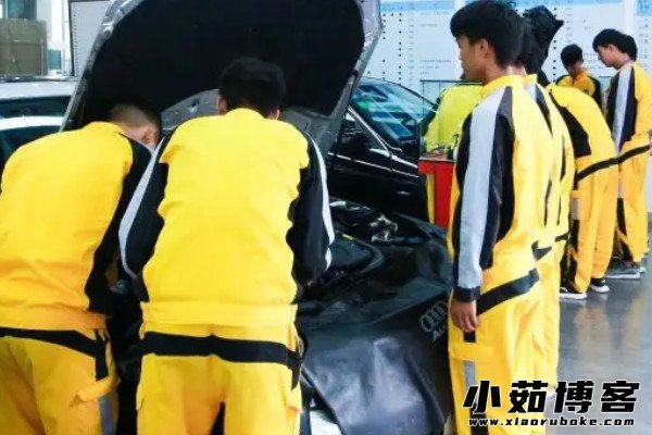 汽修技校学费多少钱，学费从5000到10000元不等(选报专业费用不同)-第4张图片-阔酒网
