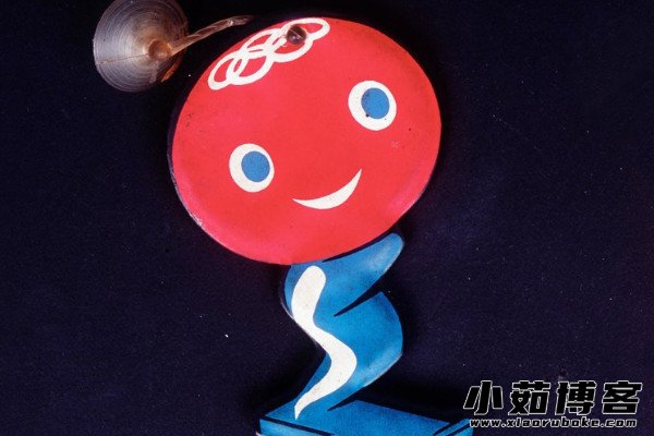 它是2014年南京青奥会的吉祥物,设计灵感来自于南京特产雨花石,象征着