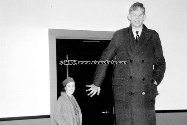 罗伯特·潘兴·瓦德罗(2.72米)罗伯特·潘兴·瓦德罗的身高达到2.