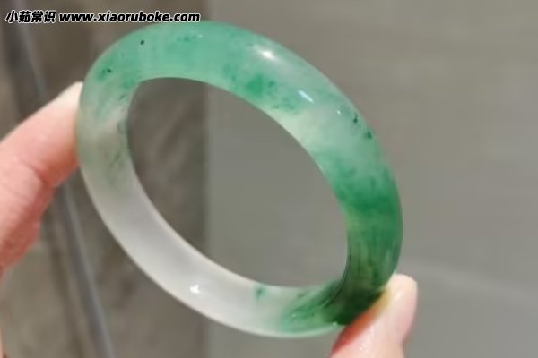 独龙玉是什么玉种，硬玉属于石英质玉(成分外观接近翡翠)-第1张图片-阔酒网